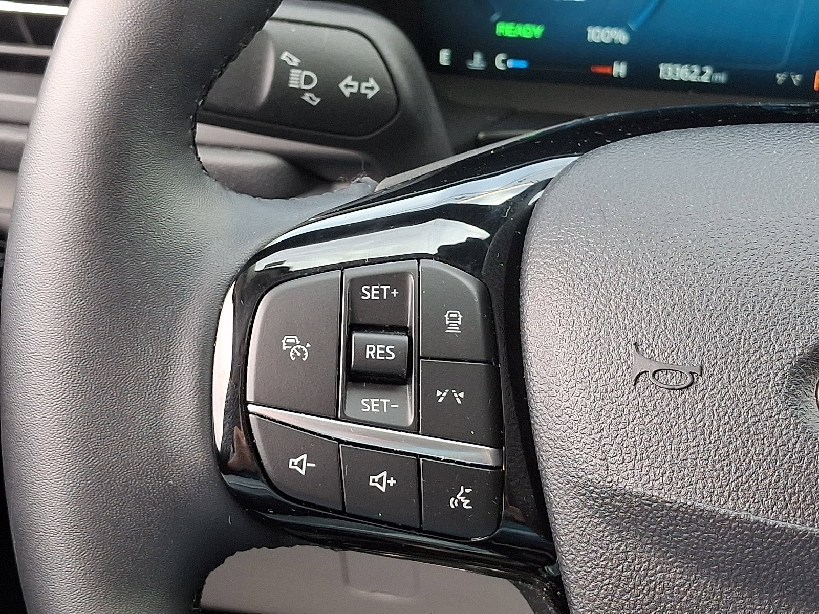 Used 2024 Ford Escape SE w/ PHEV Premium Package image 23