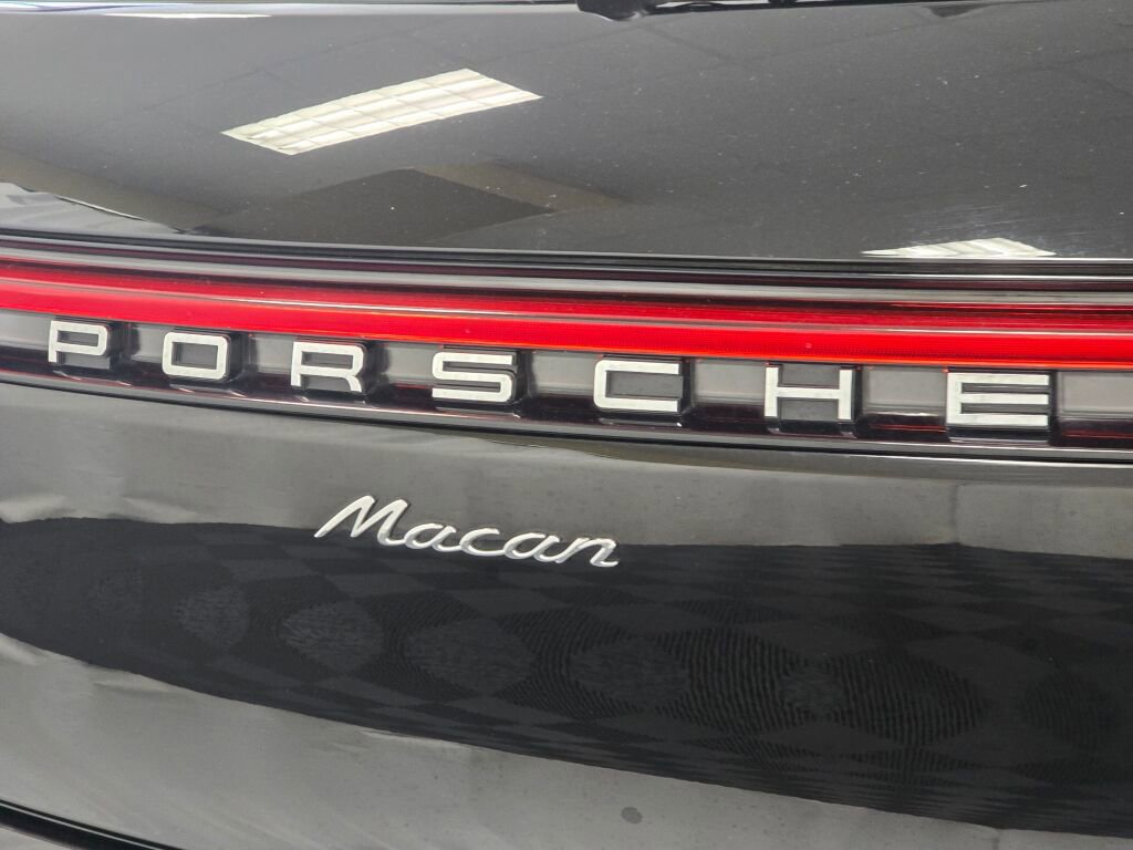 Certified 2024 Porsche Macan image 32