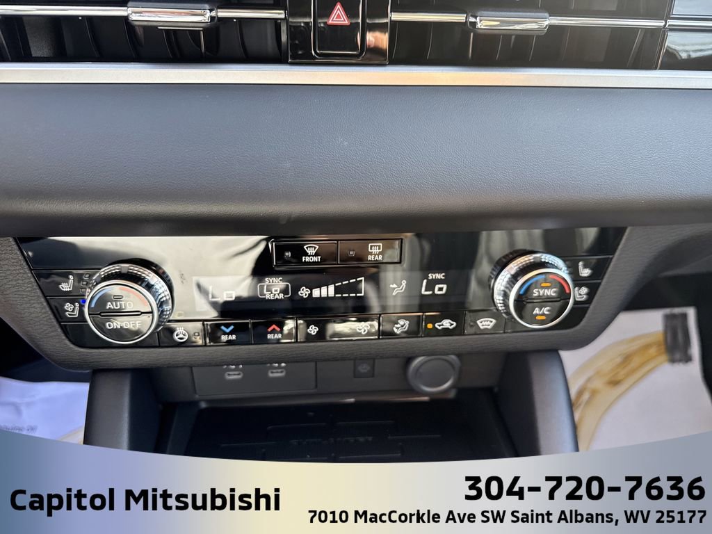 New 2025 Mitsubishi Outlander SEL image 24