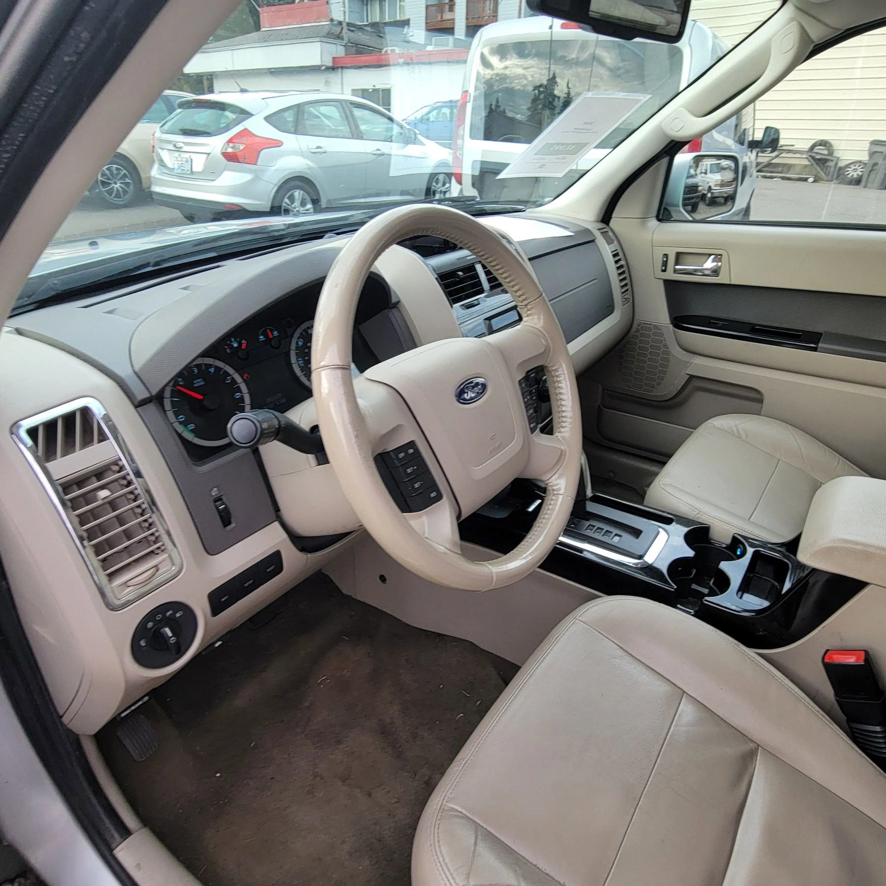 Used 2010 Ford Escape Limited image 9