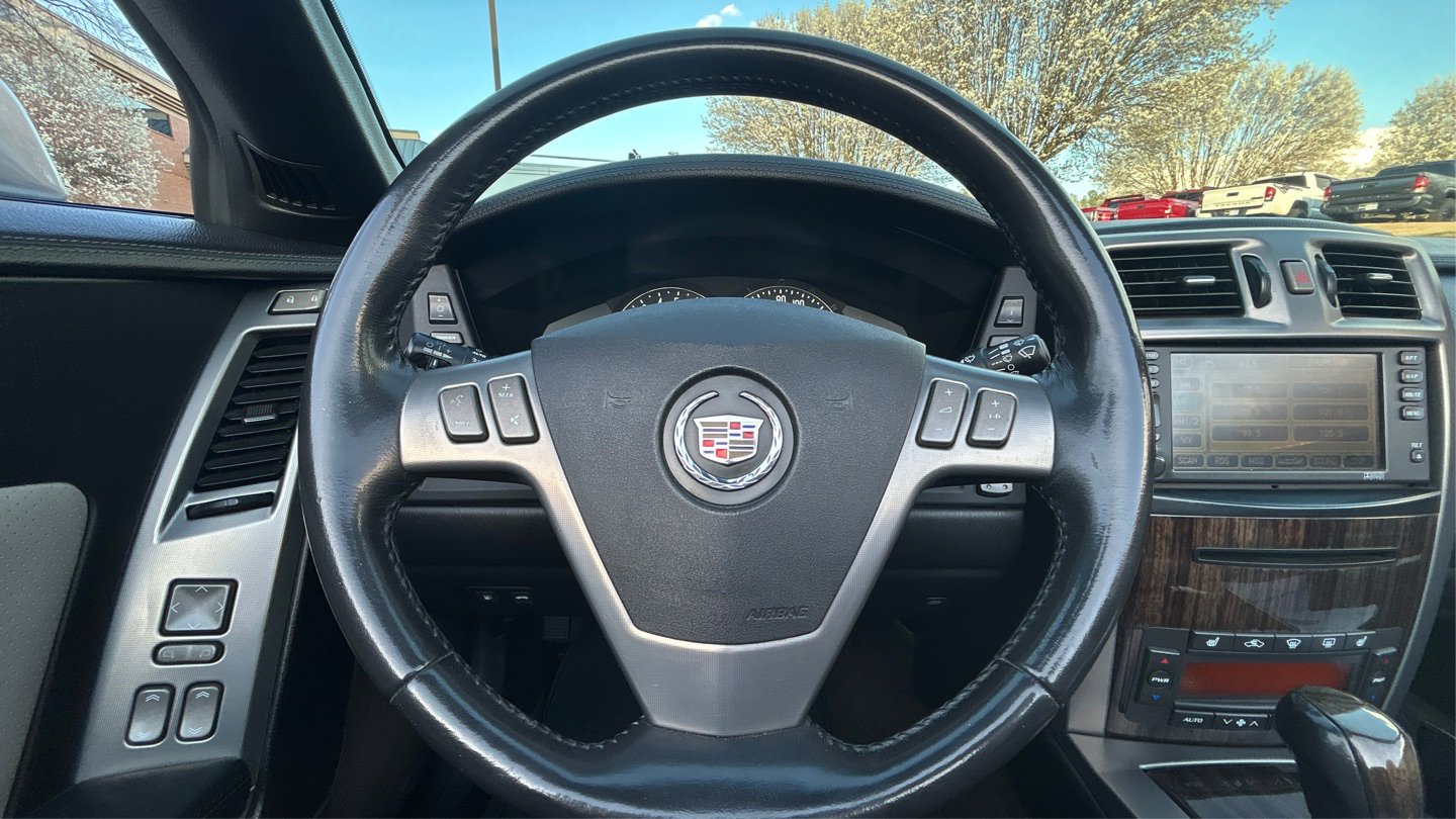 Used 2006 Cadillac XLR V image 21