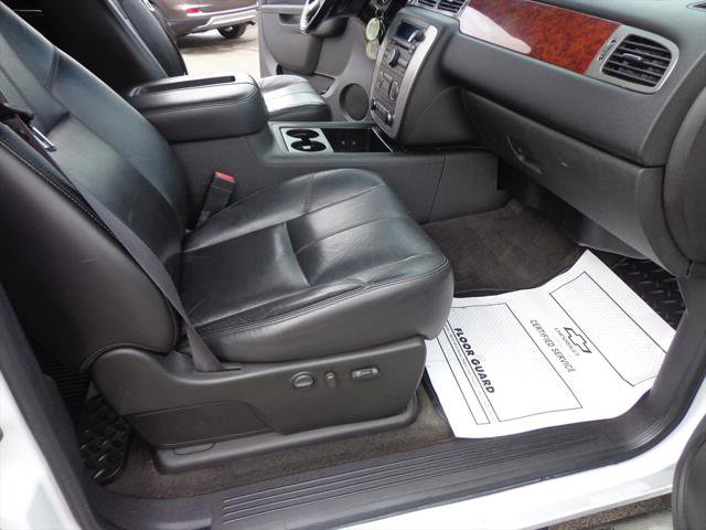 Used 2011 GMC Sierra 3500 SLT w/ SLT Convenience Package image 11