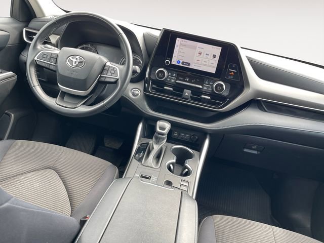 Used 2023 Toyota Highlander LE FWD image 10