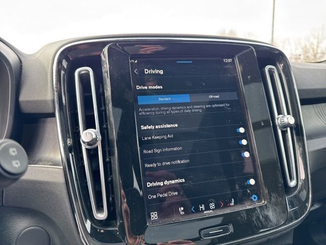 Used 2023 Volvo XC40 Recharge Plus image 28