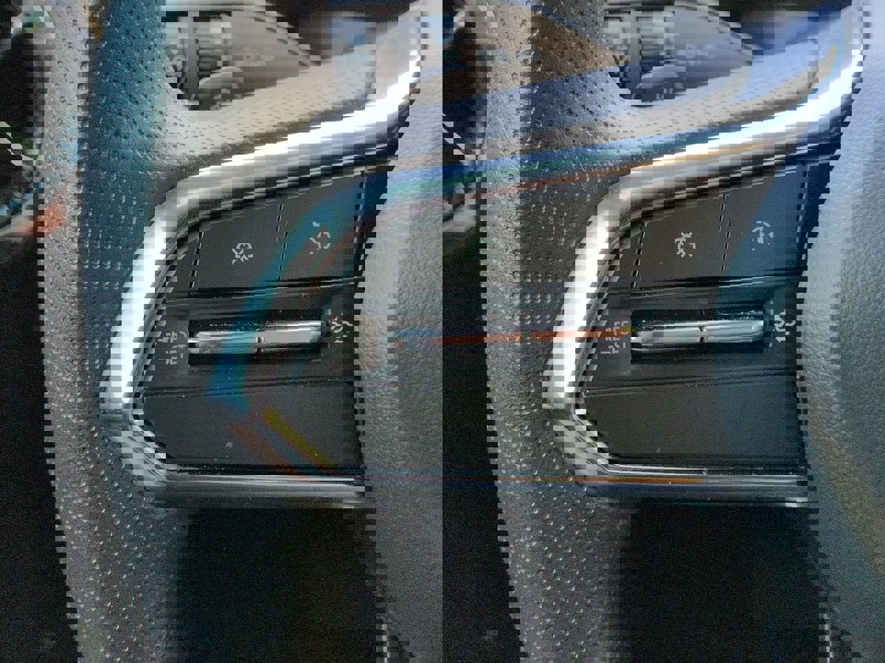 Used 2025 Chevrolet Equinox EV LT image 11