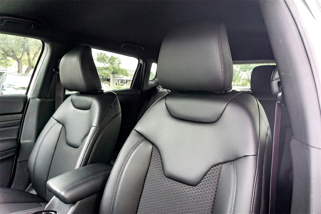 New 2026 Jeep Compass Latitude image 9