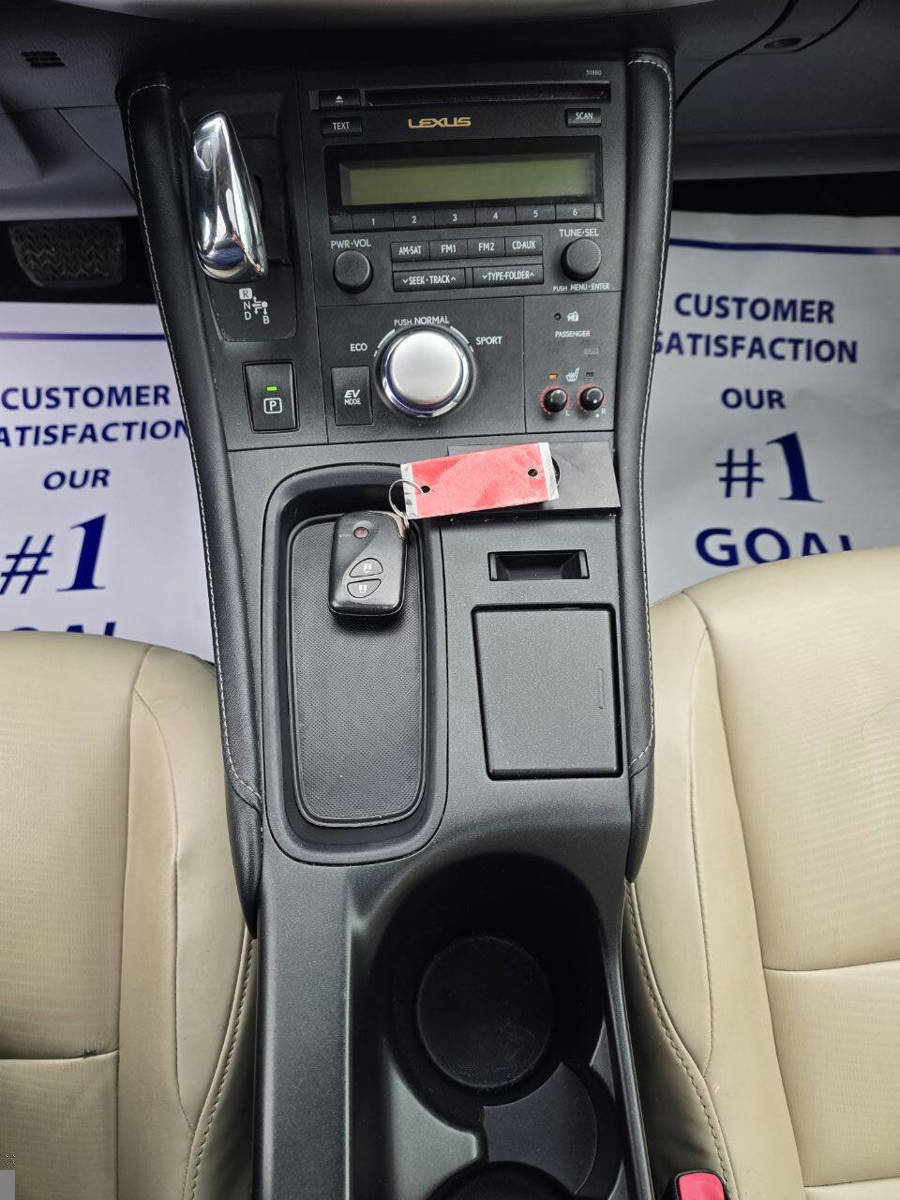 Used 2012 Lexus CT 200h Premium image 17