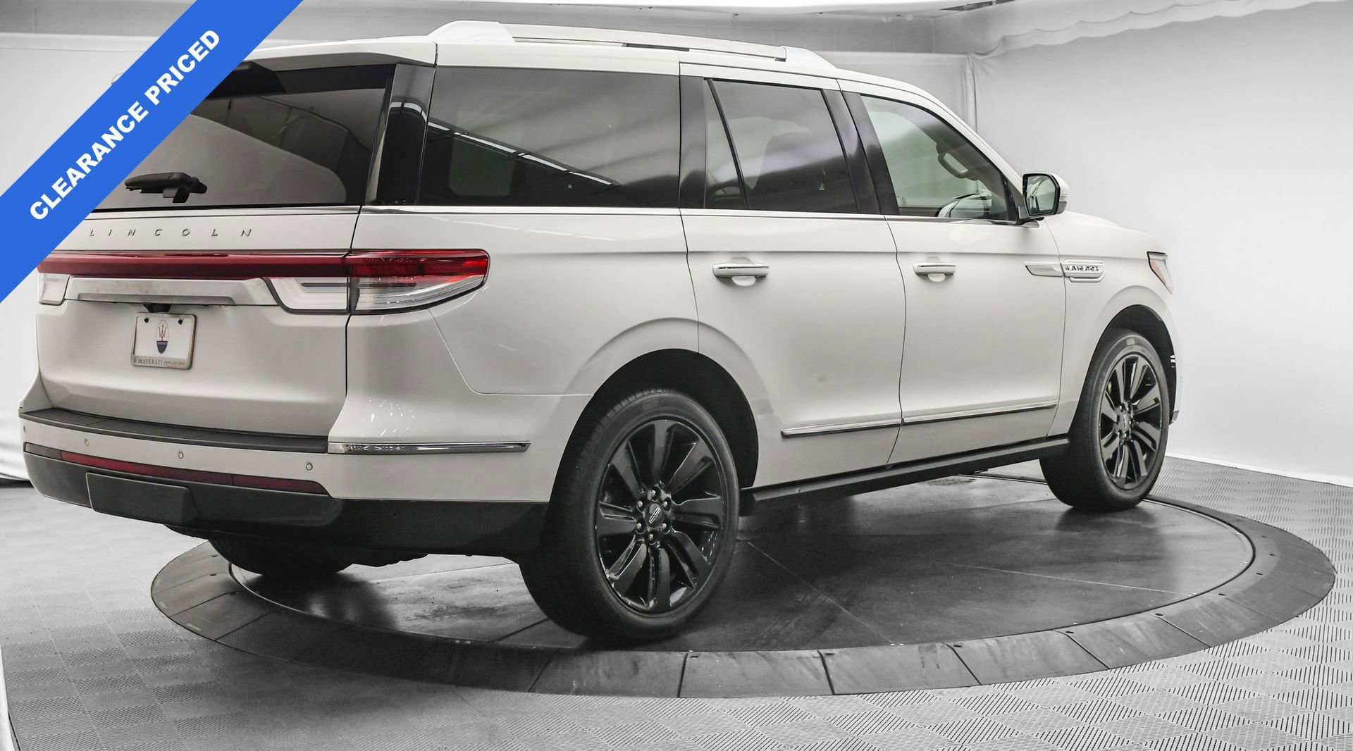 Used 2022 Lincoln Navigator Reserve image 11