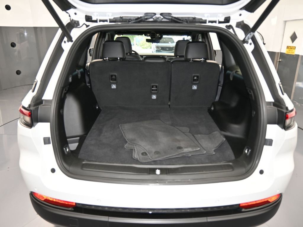 Used 2025 Jeep Grand Cherokee Altitude image 39