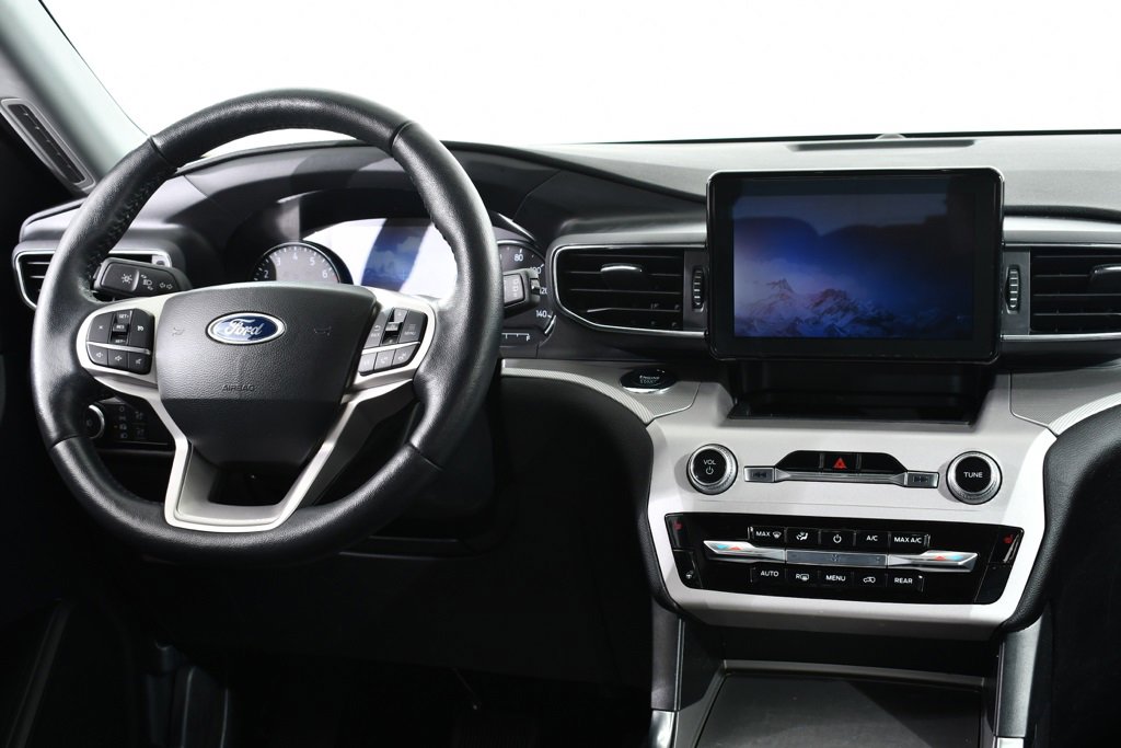 Used 2023 Ford Explorer XLT w/ Equipment Group 202A image 8