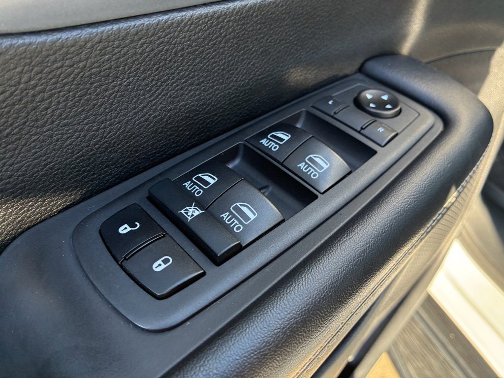 Used 2020 Chrysler Pacifica Touring-L Plus image 11