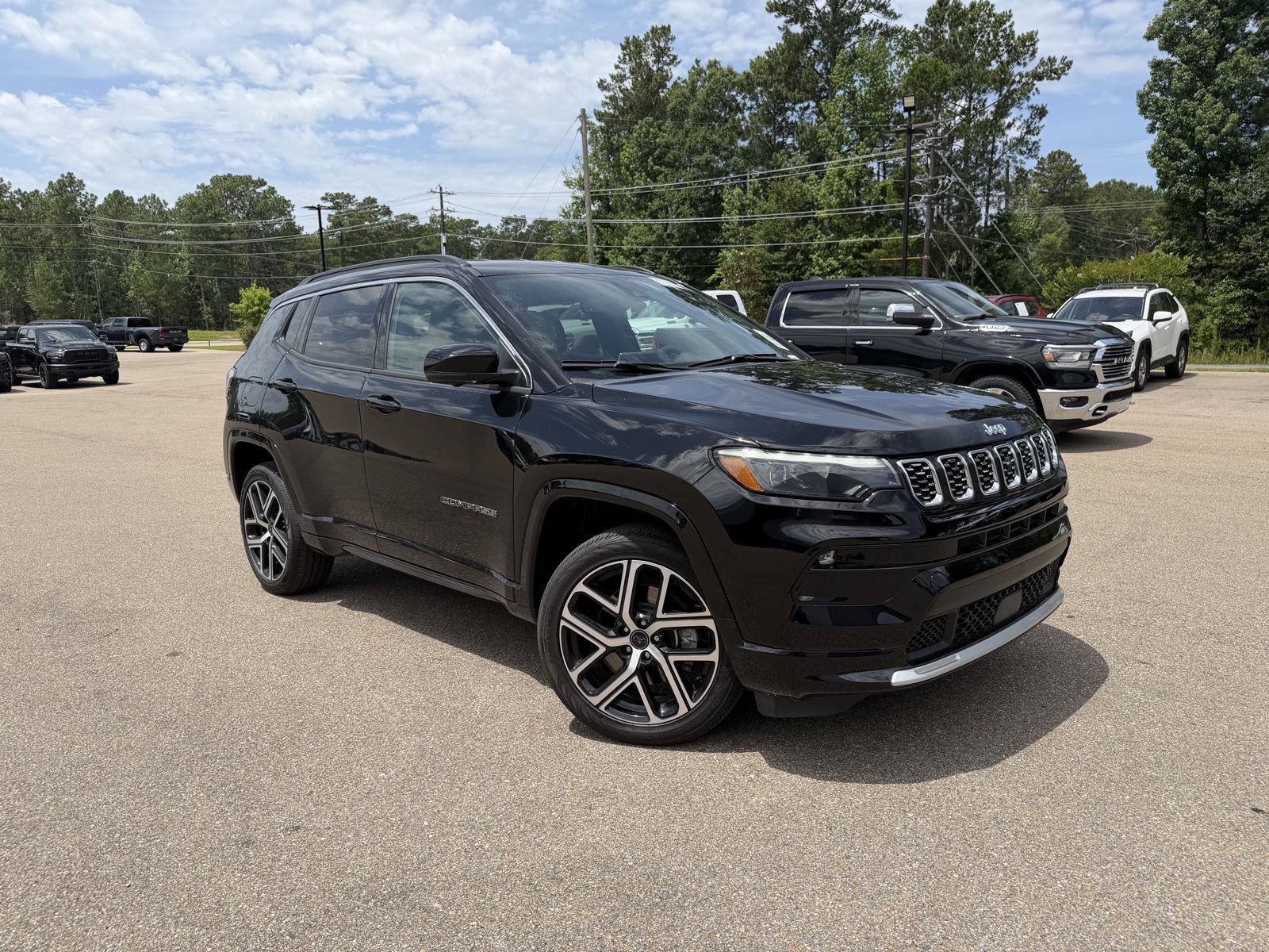 Certified 2025 Jeep Compass Limited w/ Elite Group AWD/4WD image 3