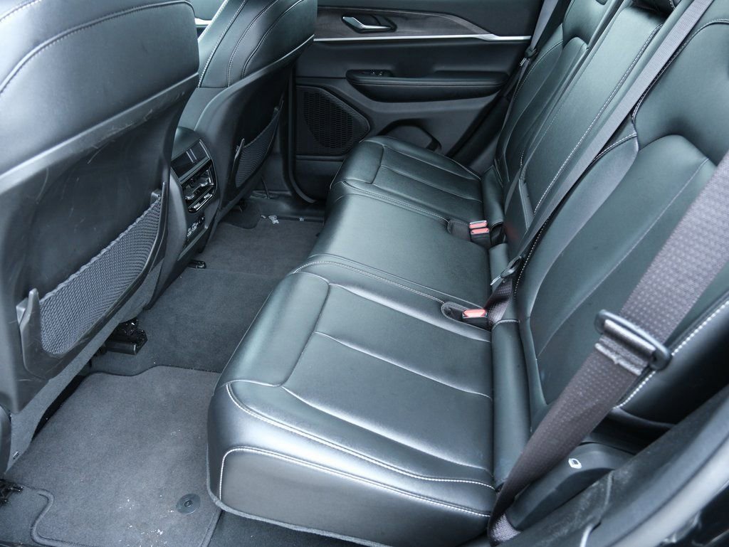 Used 2024 Jeep Grand Cherokee Limited image 29
