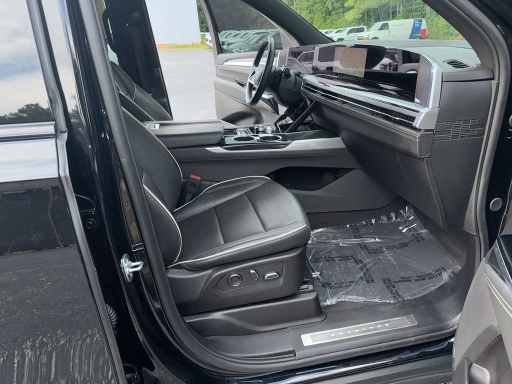 Used 2025 Cadillac Escalade Sport w/ Touring Package AWD/4WD image 32
