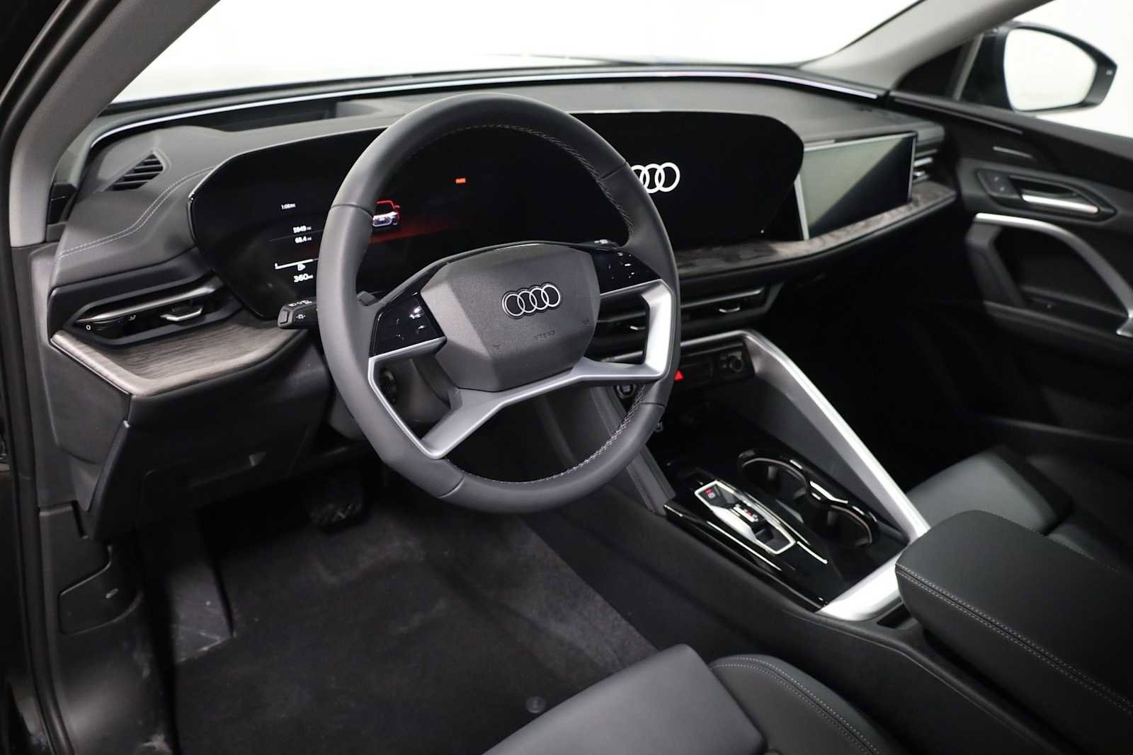 Certified 2025 Audi Q5 Prestige image 4