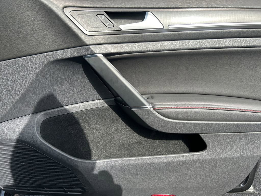 Used 2019 Volkswagen GTI SE image 25