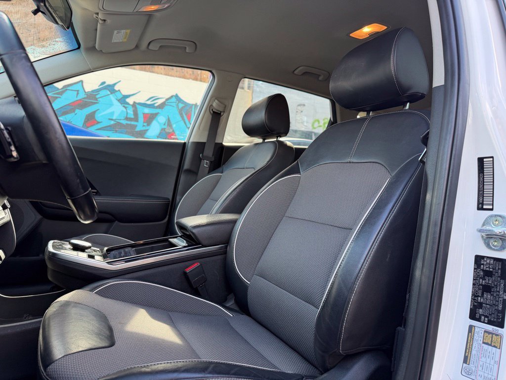 Used 2022 Kia Niro EX FWD image 12