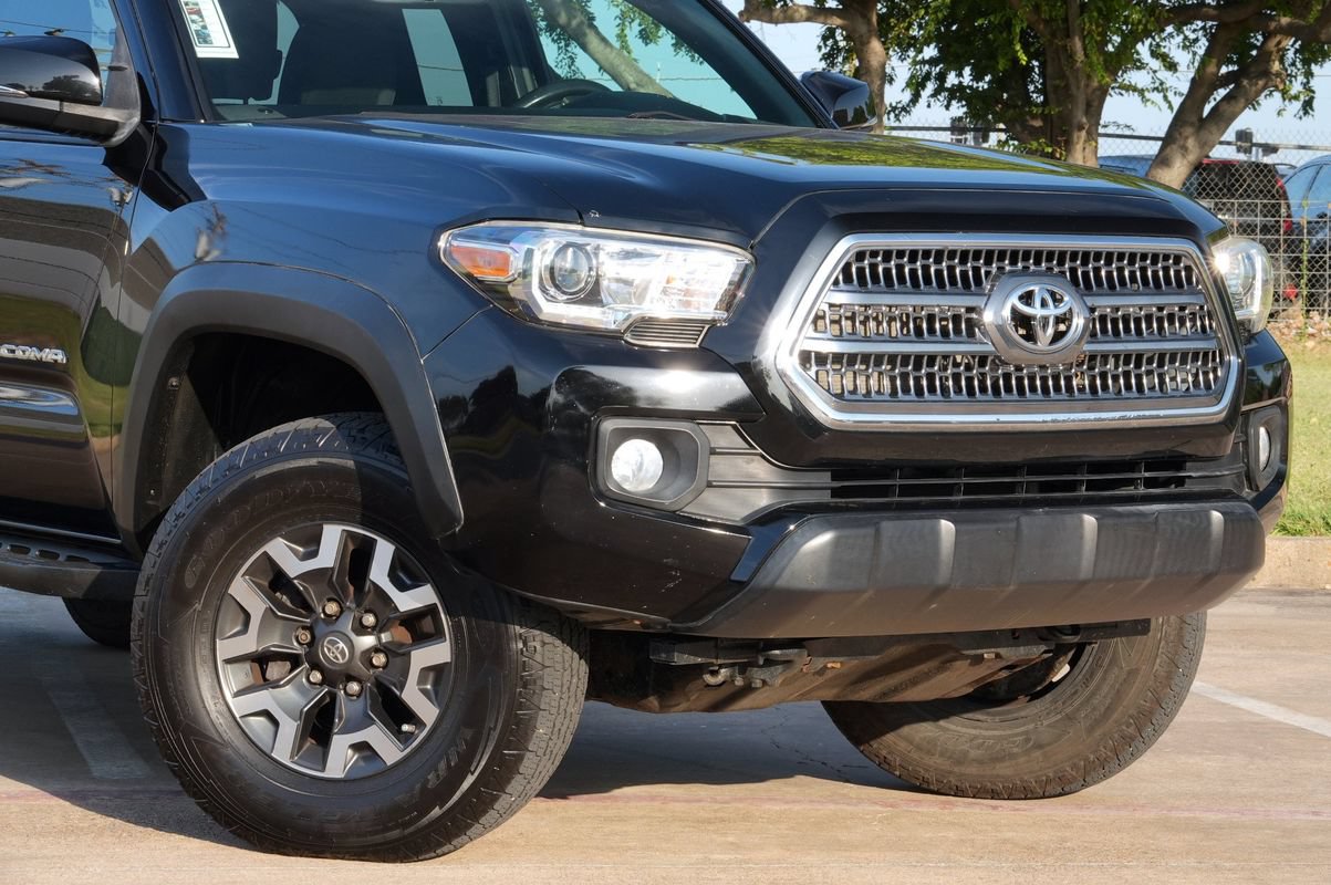 Used 2016 Toyota Tacoma TRD Off-Road AWD/4WD image 18