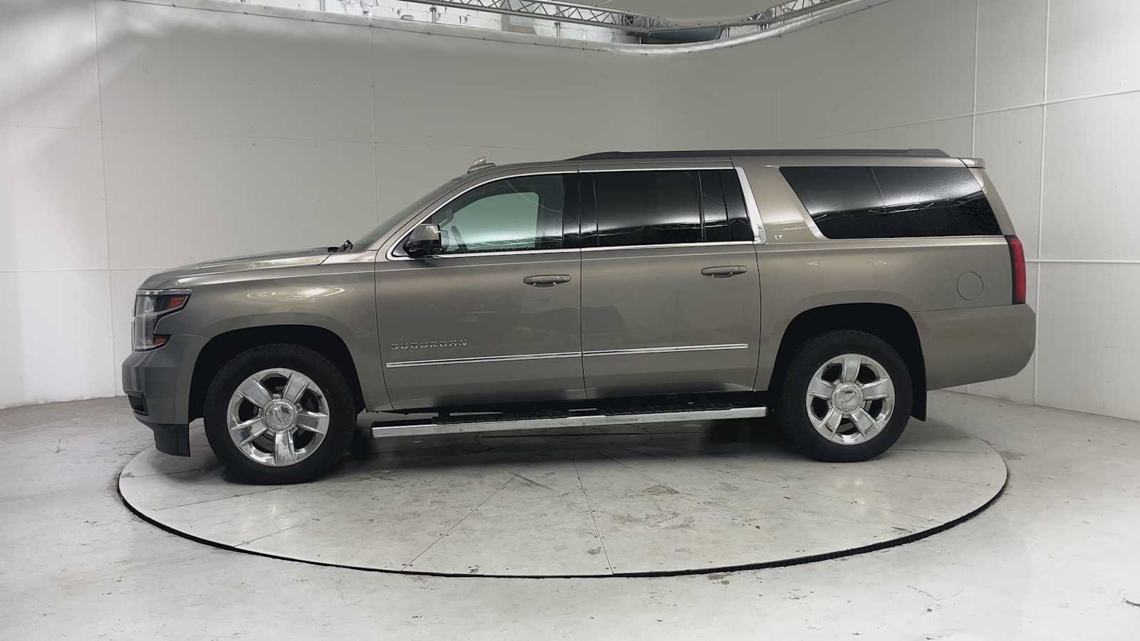 Used 2018 Chevrolet Suburban LT w/ LT Signature Package AWD/4WD image 5