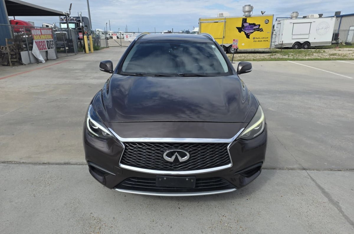 Used 2019 INFINITI QX30 FWD image 4
