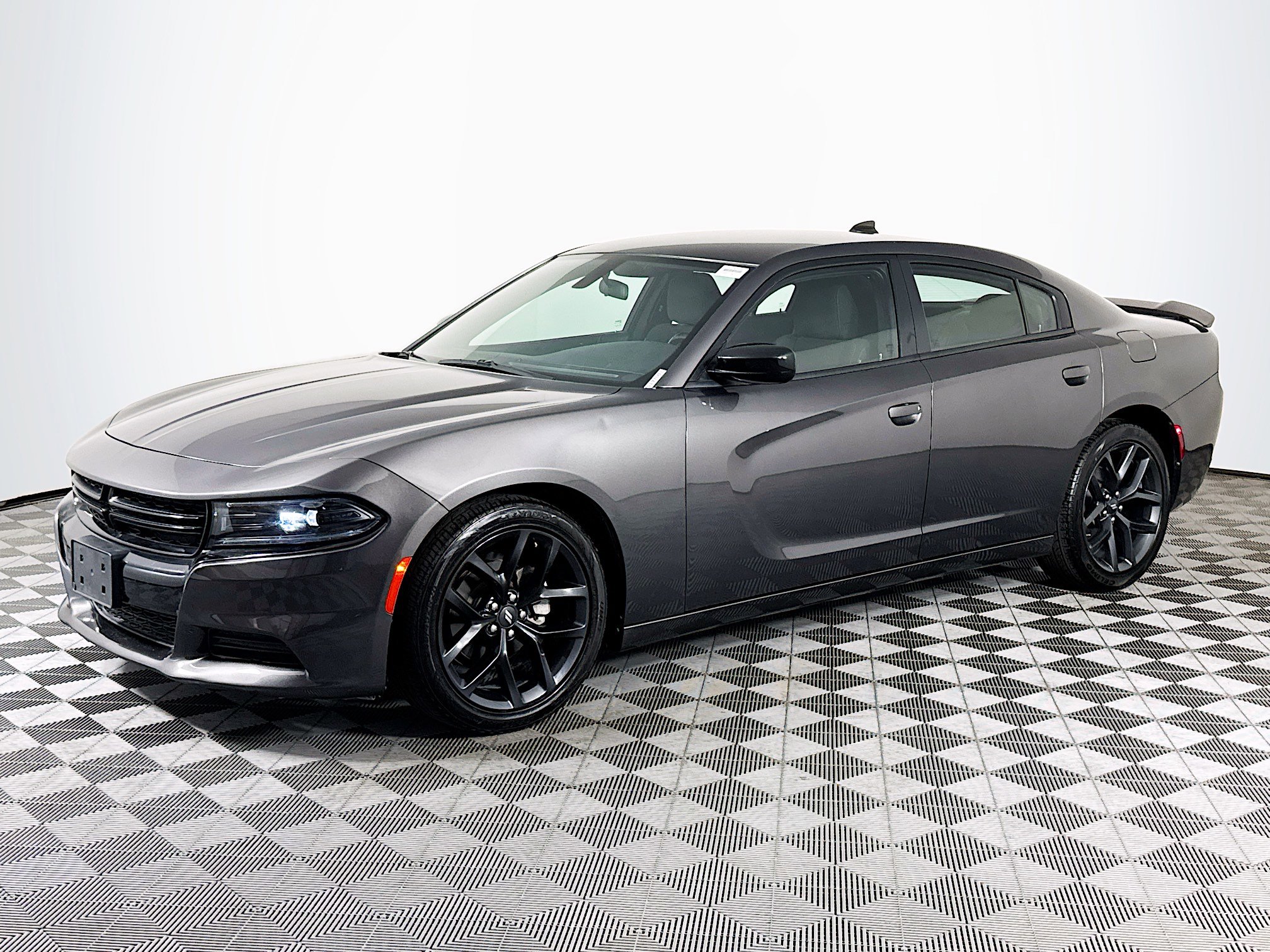 Used 2023 Dodge Charger SXT w/ Blacktop Package RWD image 4