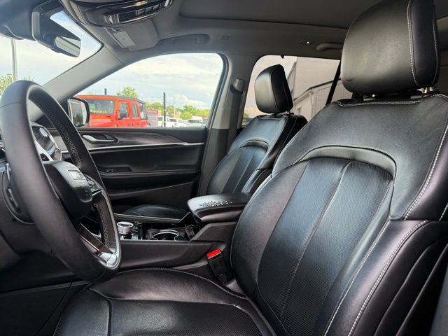 Used 2022 Jeep Grand Cherokee Limited 4xe w/ Luxury Tech Group II AWD/4WD image 8