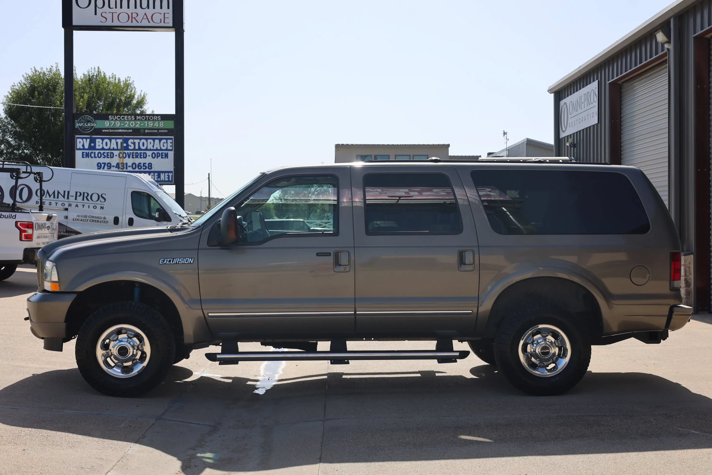 Used 2004 Ford Excursion Limited AWD/4WD image 7
