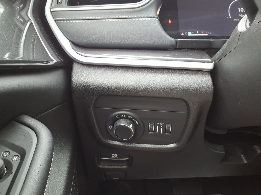 Used 2023 Jeep Grand Cherokee L Laredo w/ Luxury Tech Group I AWD/4WD image 17
