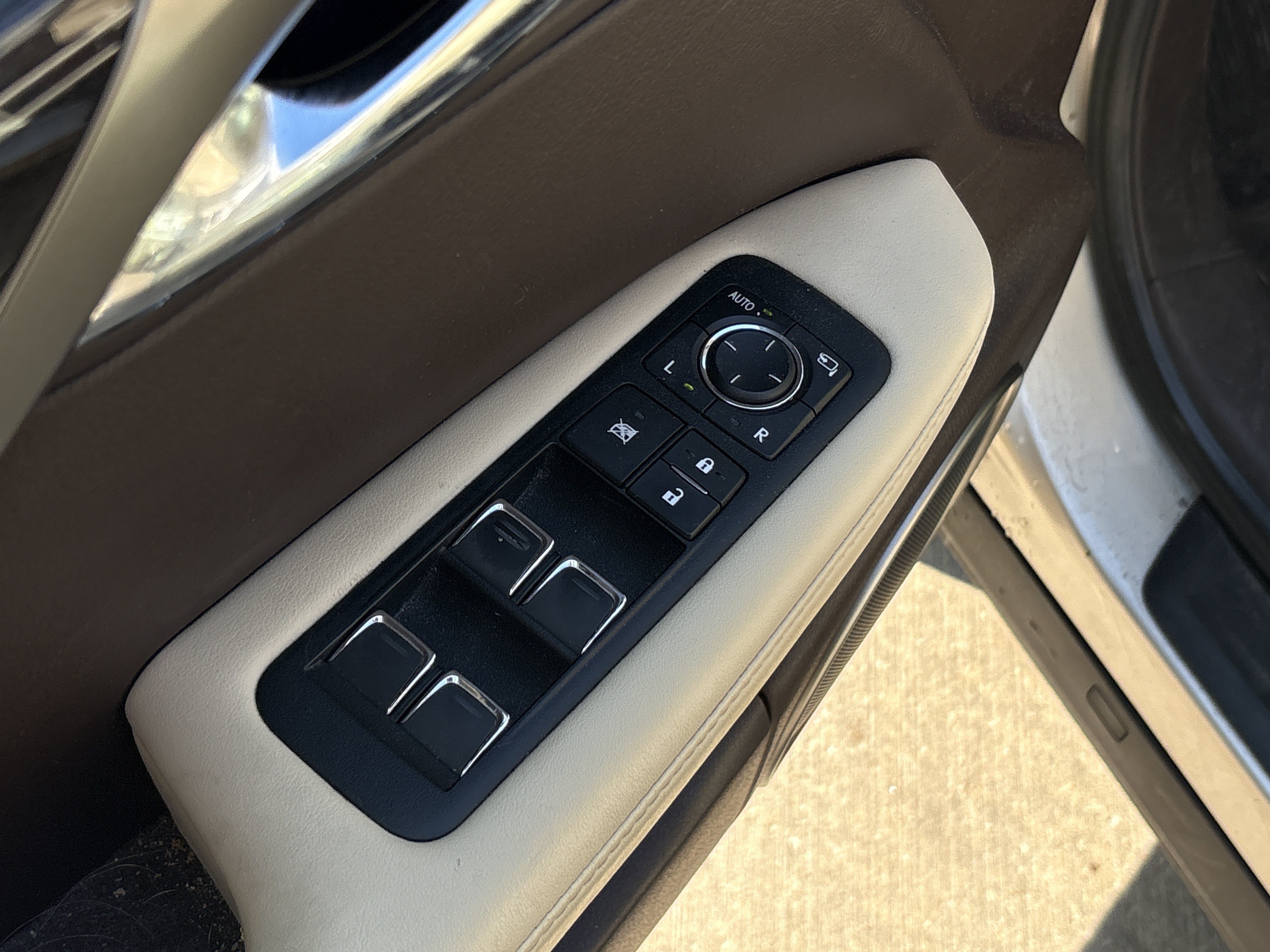 Used 2017 Lexus RX 450h AWD w/ Luxury Package image 15