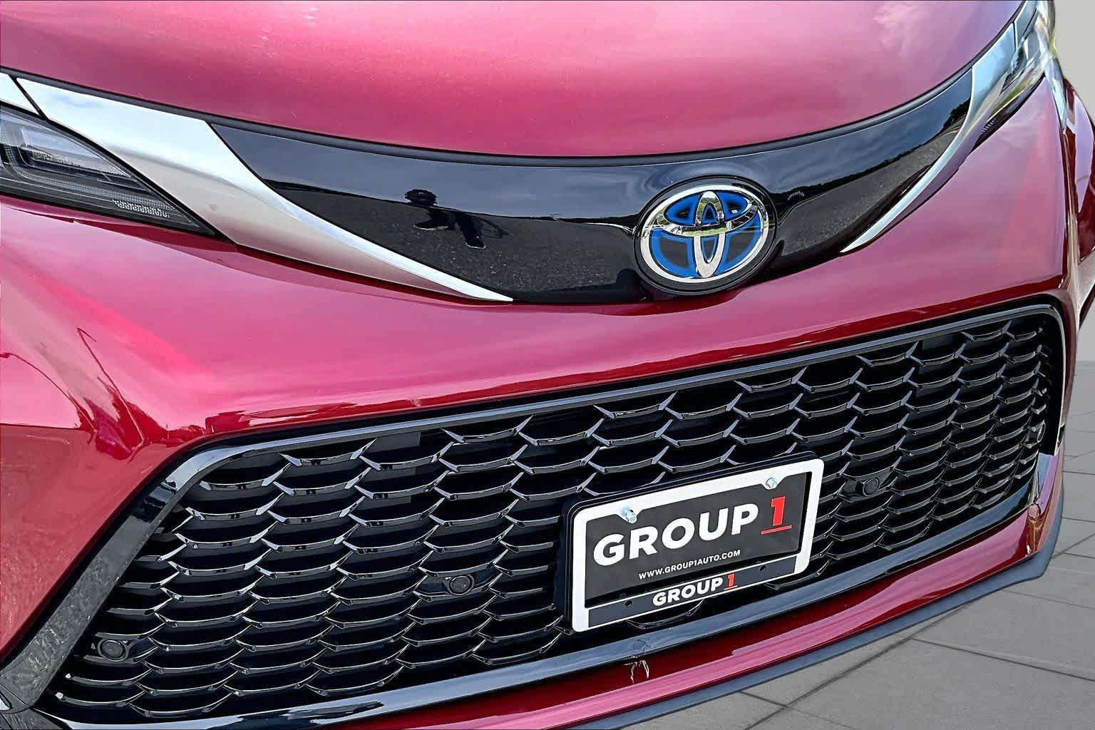 Used 2024 Toyota Sienna XSE w/ XSE Plus Package AWD/4WD image 30