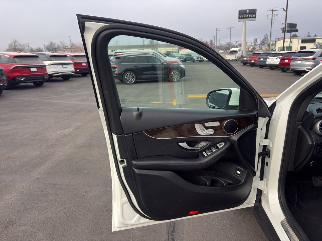 Used 2020 Mercedes-Benz GLC 300 4MATIC image 11