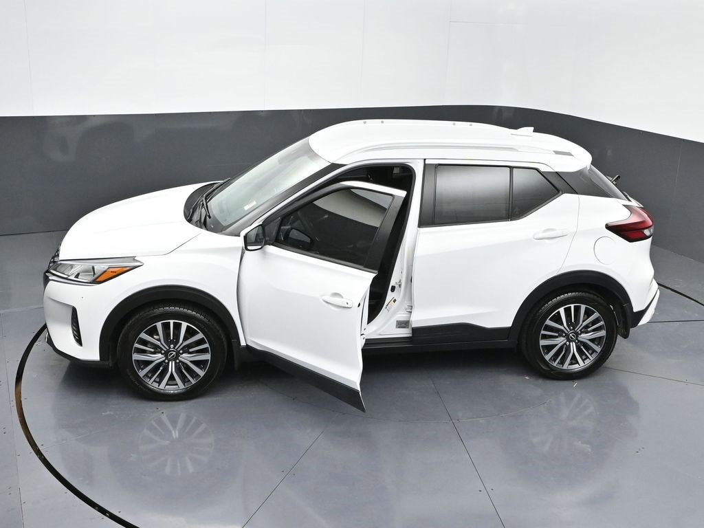 Used 2022 Nissan Kicks SV image 40