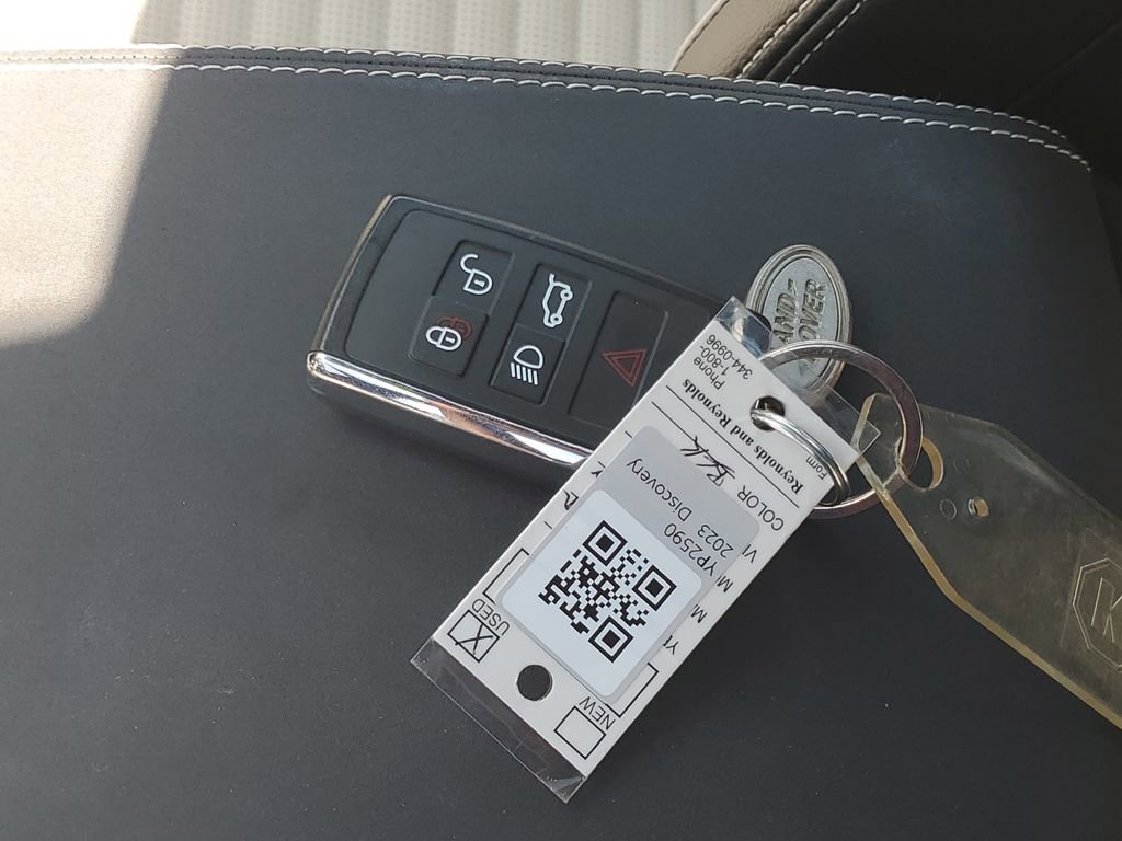 Used 2023 Land Rover Discovery Sport SE R-Dynamic image 36