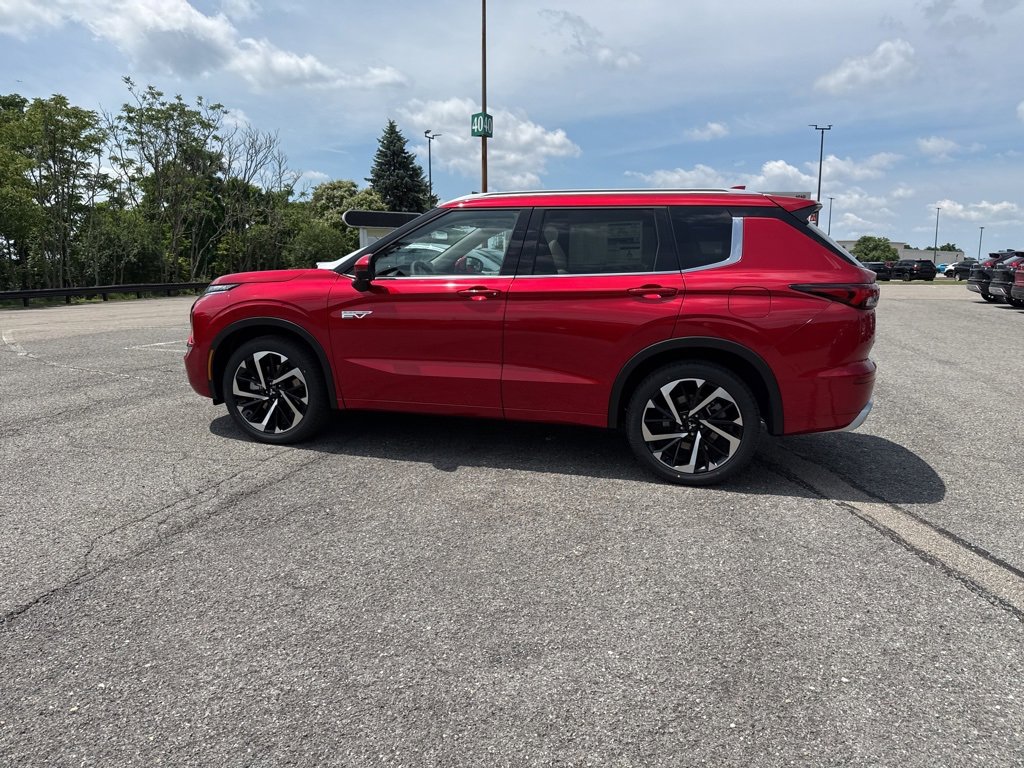 New 2025 Mitsubishi Outlander SEL image 11