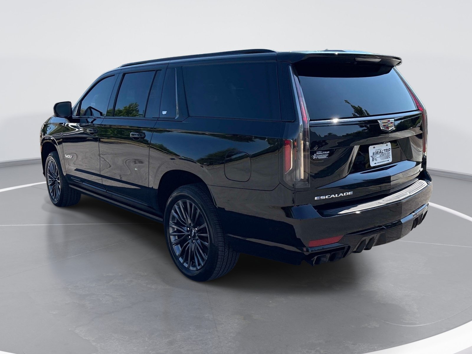Used 2023 Cadillac Escalade ESV V AWD/4WD image 7