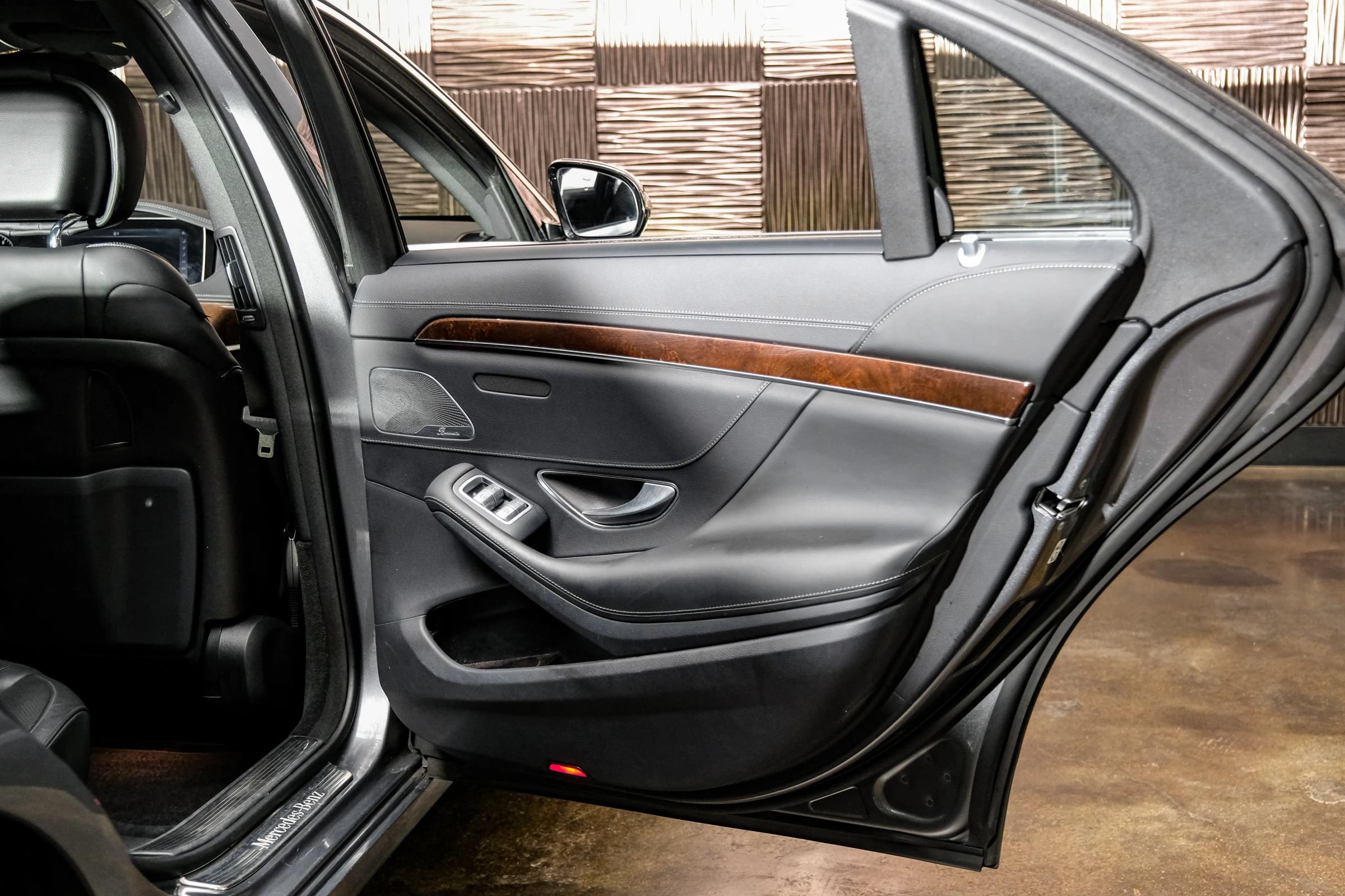 Used 2018 Mercedes-Benz S 560 4MATIC Sedan image 42