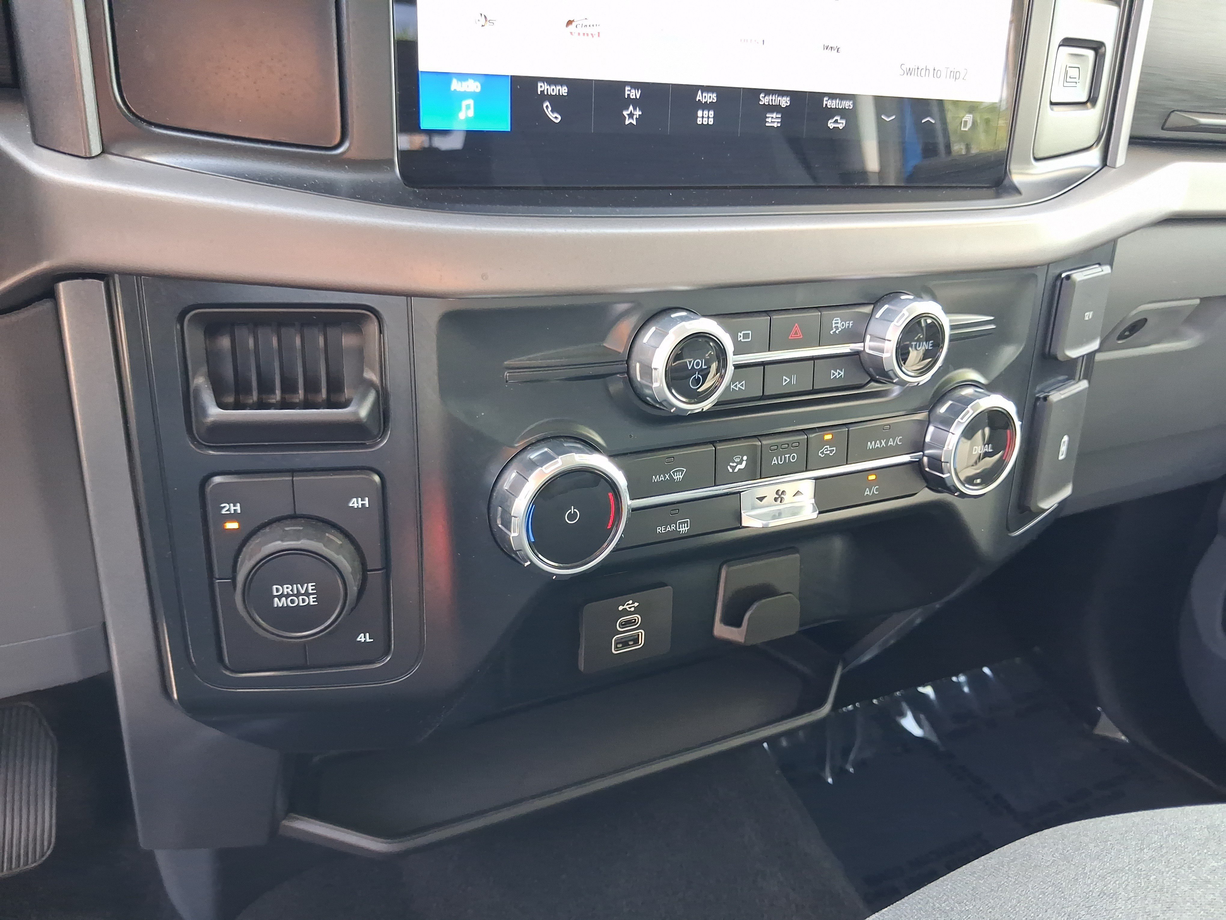 Used 2025 Ford F150 XLT w/ Equipment Group 301A Standard AWD/4WD image 15