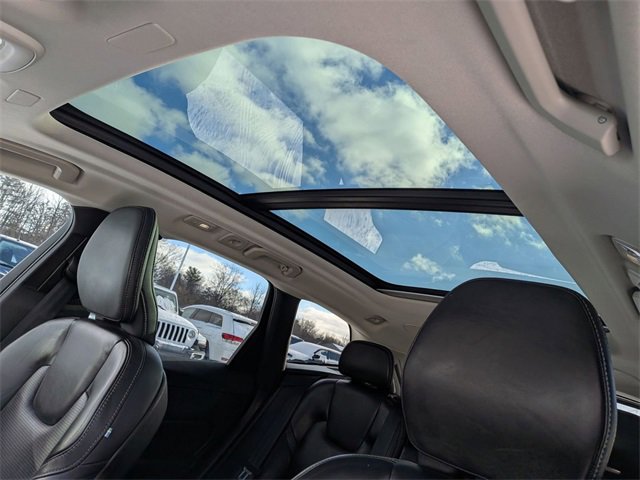 Used 2022 Volvo XC60 B5 Inscription image 14