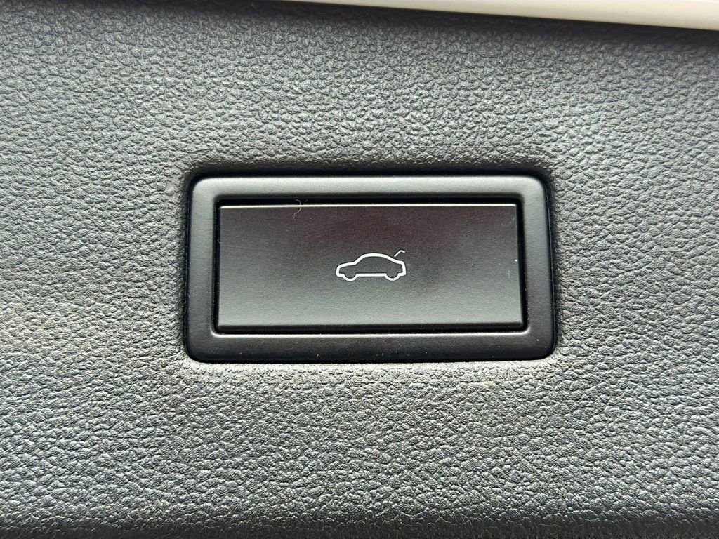 Used 2019 Volkswagen Tiguan SEL image 13