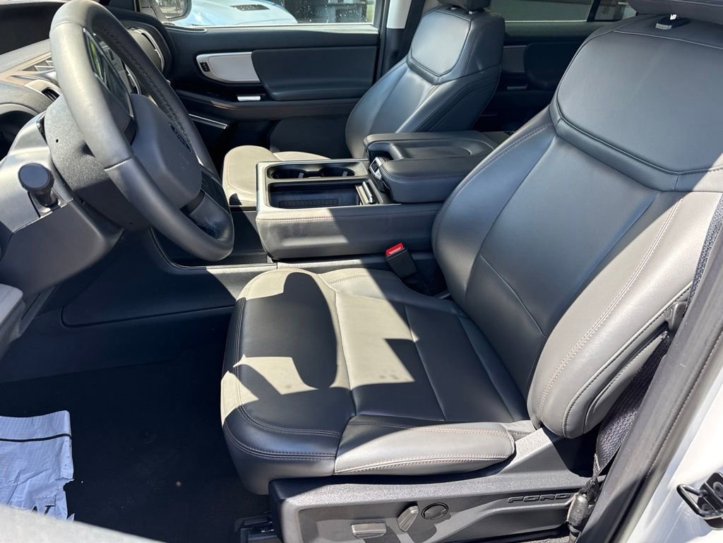 Used 2025 Ford Expedition Max Active AWD/4WD image 17