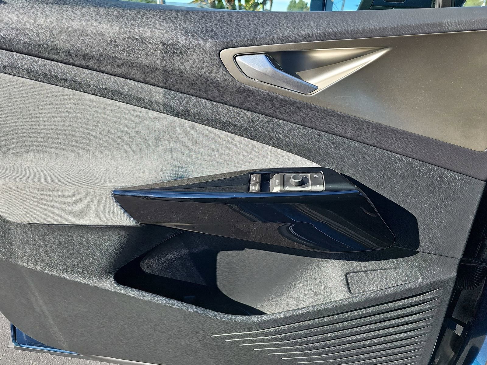 Certified 2023 Volkswagen ID.4 2WD image 25