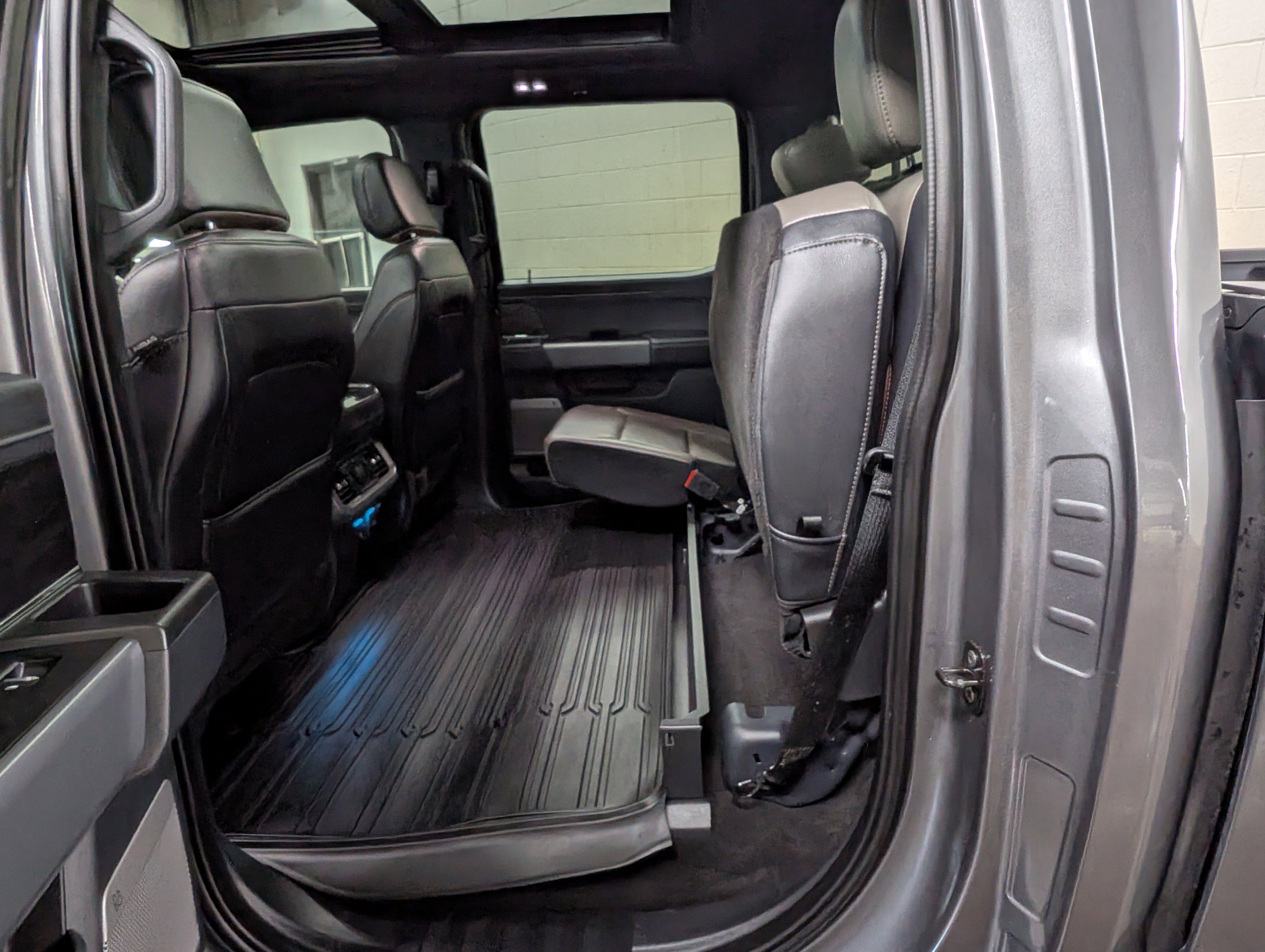 Used 2024 Ford F150 Lariat w/ Tow/Haul Package image 10