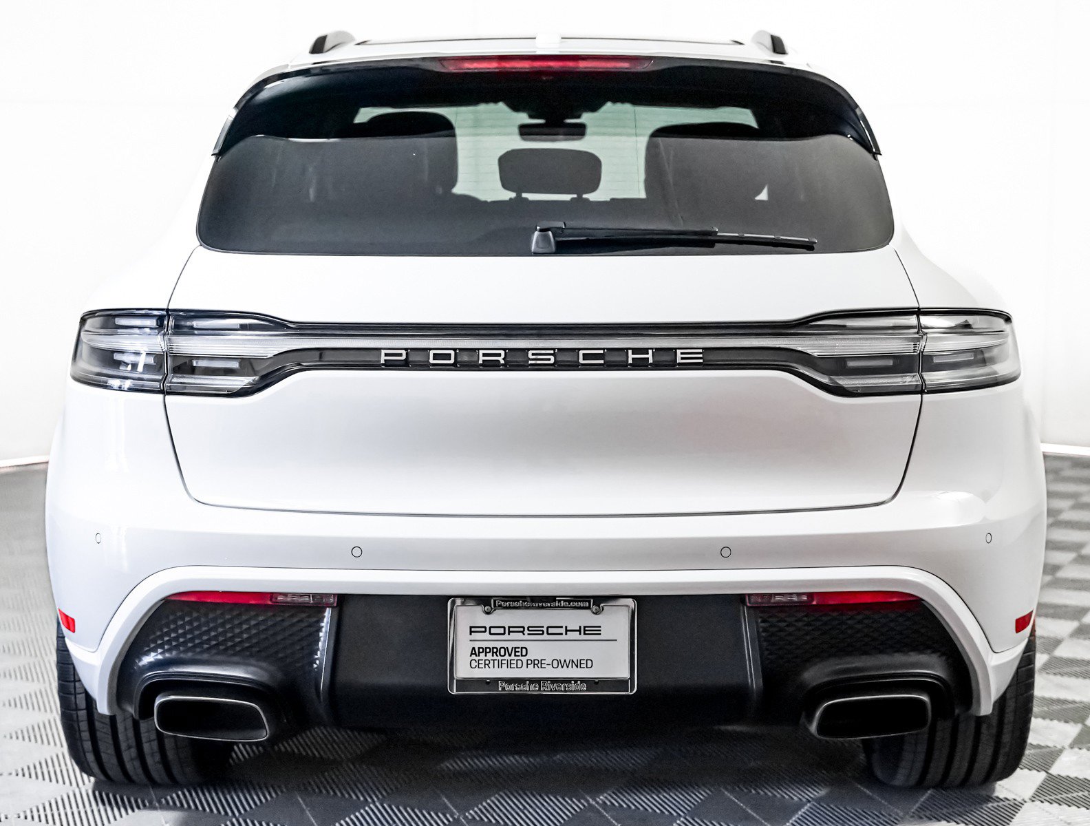 Certified 2023 Porsche Macan image 11