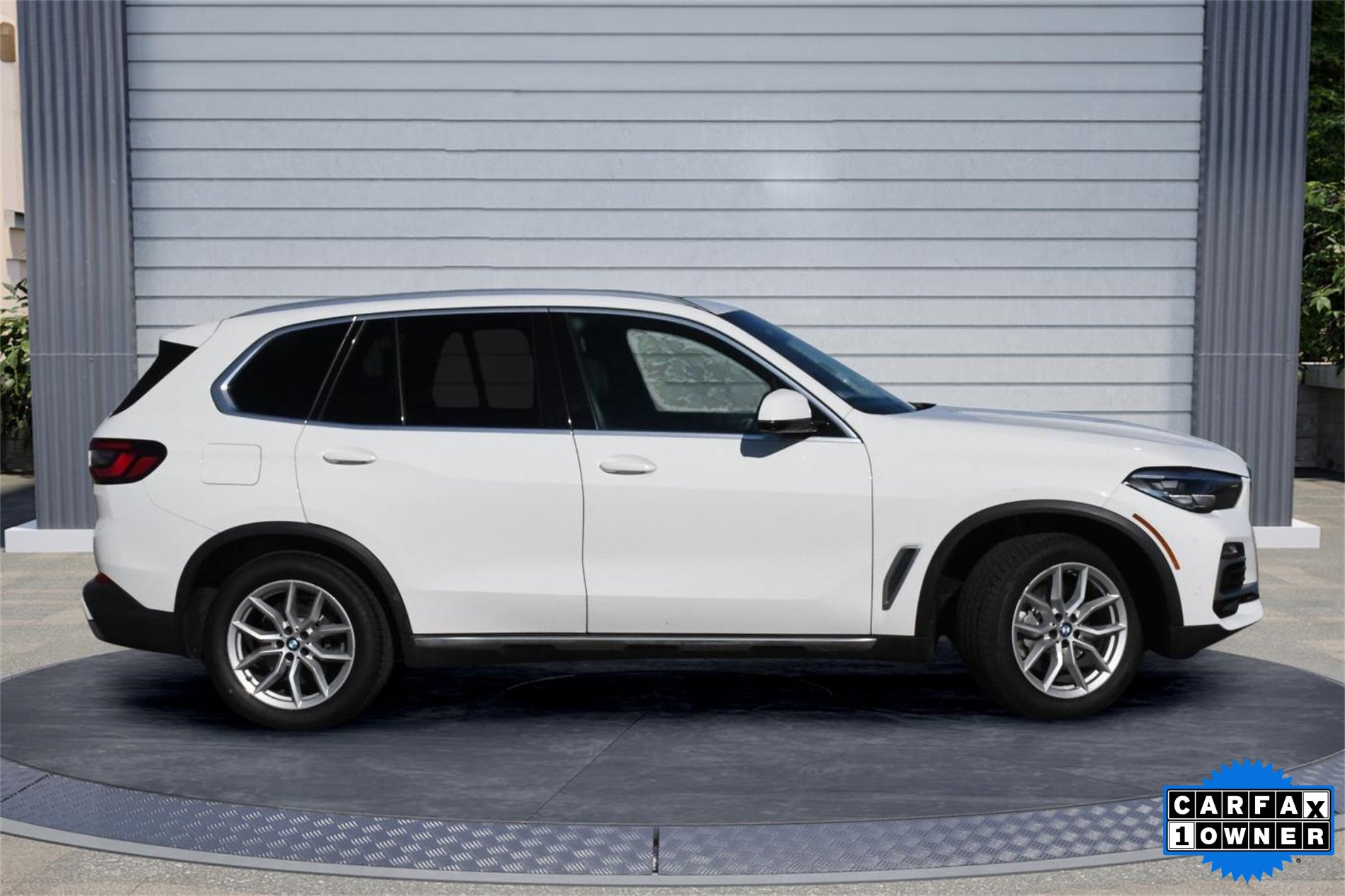 Used 2021 BMW X5 xDrive40i w/ Premium Package image 3