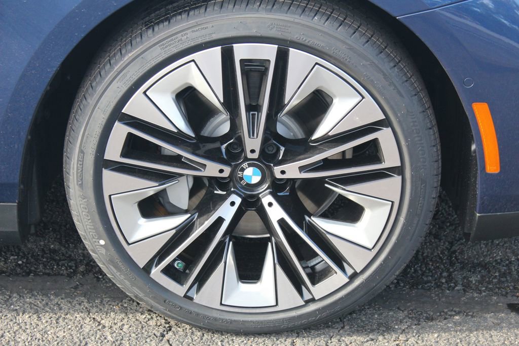 New 2026 BMW 530i xDrive w/ Convenience Package AWD/4WD image 12