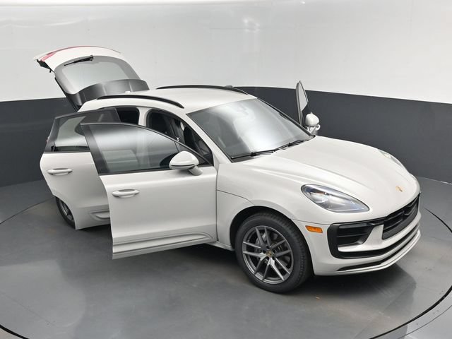 Used 2024 Porsche Macan AWD/4WD image 19