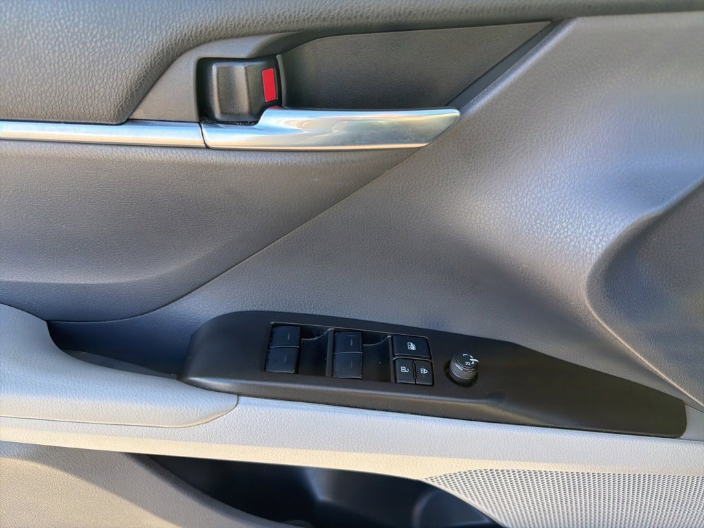 Used 2023 Toyota Camry SE image 11