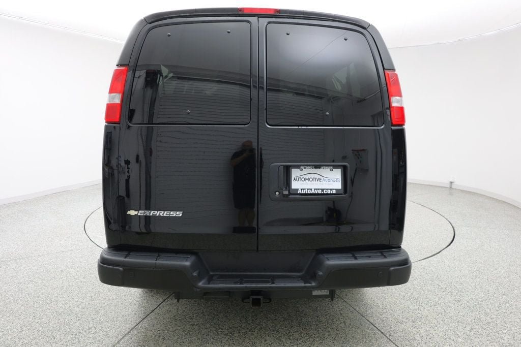 Used 2024 Chevrolet Express 3500 LS RWD image 4