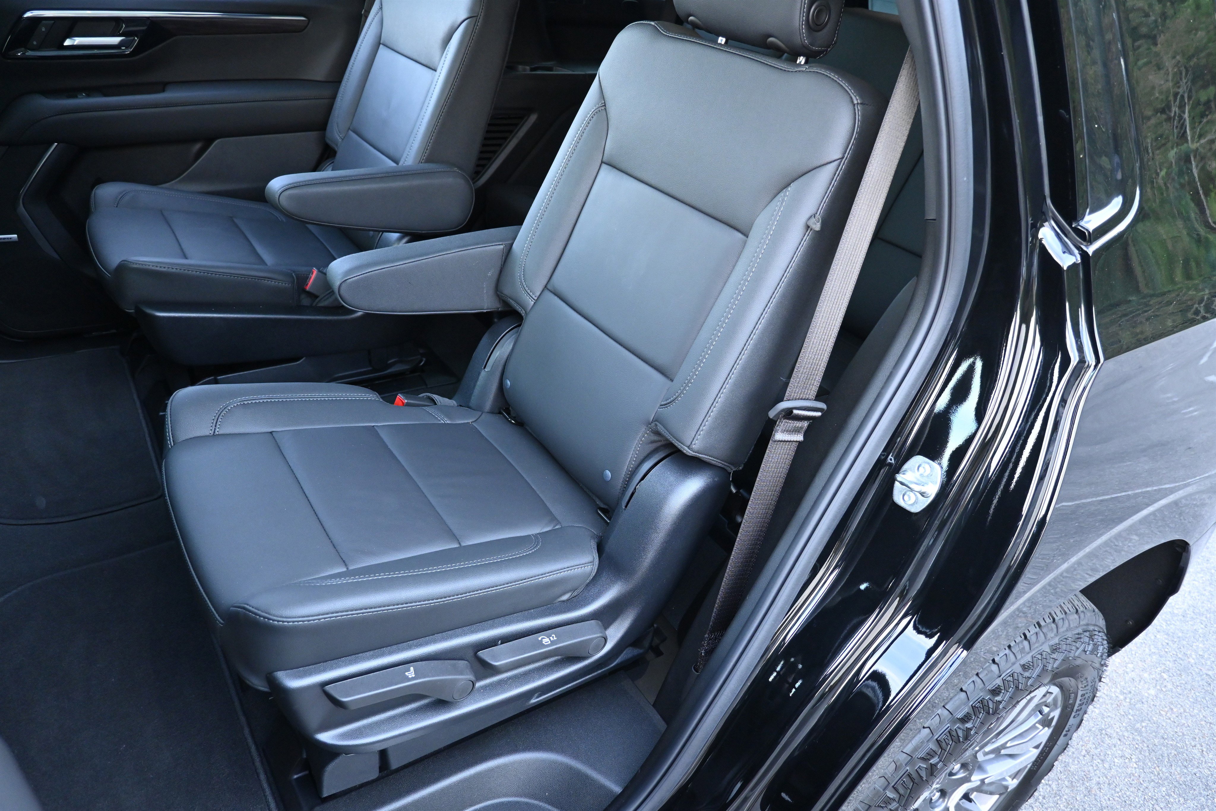 Used 2025 Chevrolet Tahoe Z71 w/ Comfort Package image 18