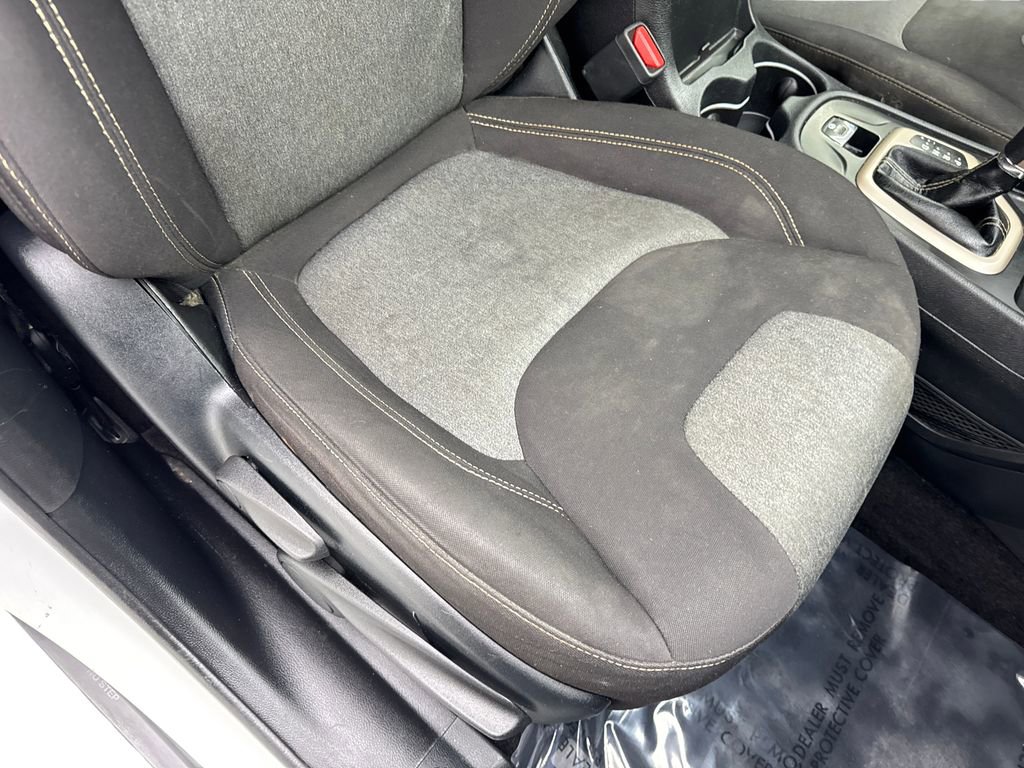 Used 2017 Jeep Cherokee Sport image 46